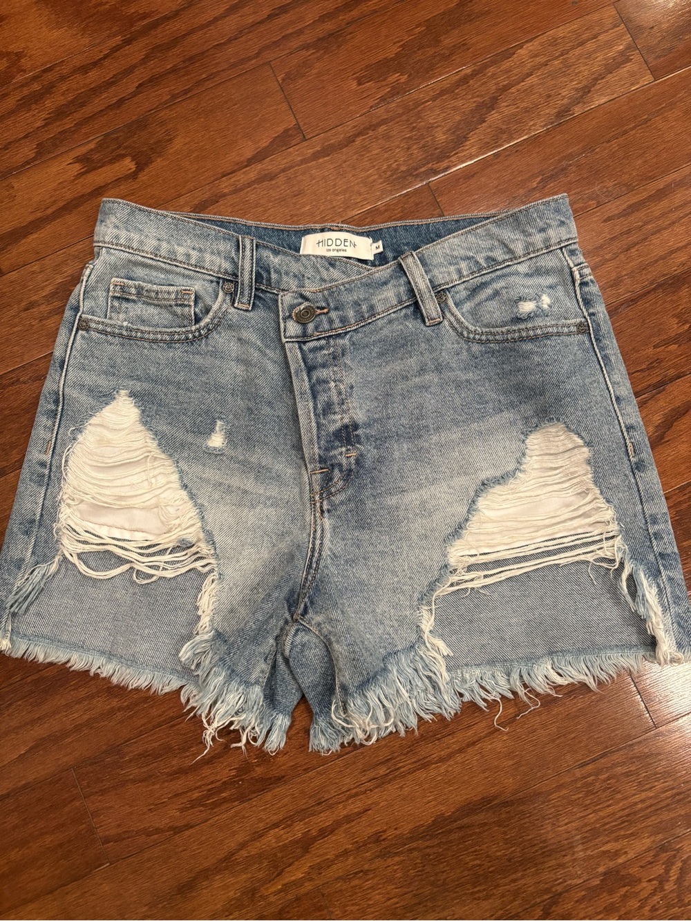 HIDDEN • SHORTS
Women • Size M • Like new